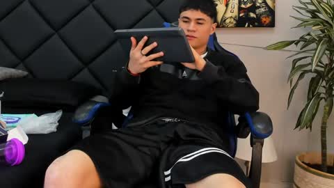 Roan Birkin online show from 04/16/26, 09:39