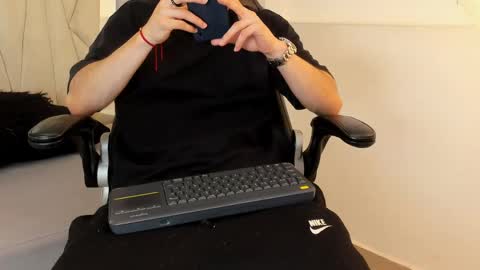 Roan Birkin online show from 04/24/26, 08:22
