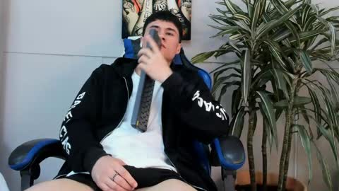 Roan Birkin online show from 04/30/26, 08:57