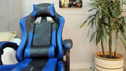 Roan Birkin online show from 05/18/26, 07:31