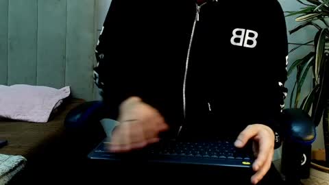 Roan Birkin online show from 05/25/26, 07:42