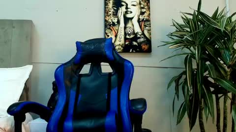 Roan Birkin online show from 05/27/26, 01:57