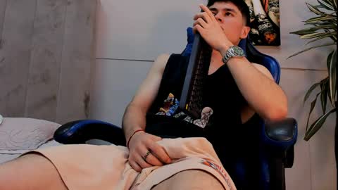 Snapshot of roan_birkin chatting on 06/08/26, 01:28 Roan Birkin online show from 06/08/26, 01:28