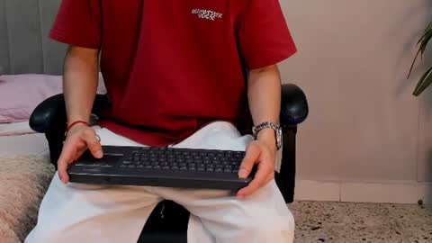 Snapshot of roan_birkin chatting on 06/12/26, 07:35 Roan Birkin online show from 06/12/26, 07:35