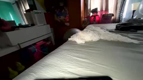 Snapshot of roarmance1 chatting on 11/13/25, 08:08 roarmance1 online show from 11/13/25, 08:08