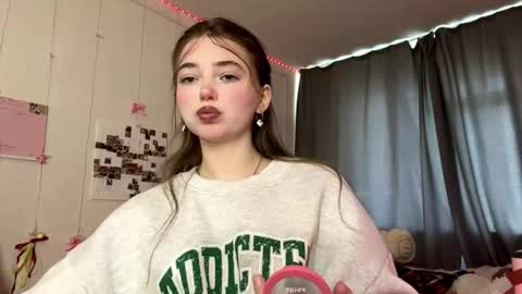 Luna online show from 06/01/26, 12:51