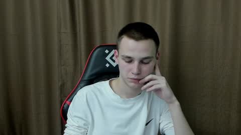 robert10211 online show from 12/05/24, 07:49