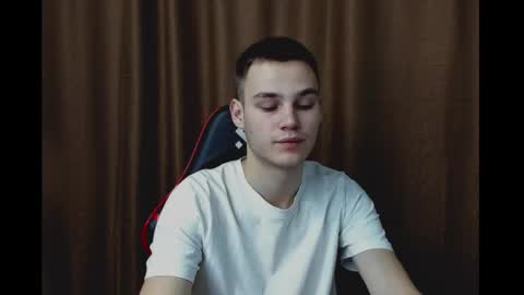 robert10211 online show from 12/18/24, 05:52