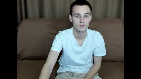 robert10211 online show from 10/23/25, 04:39