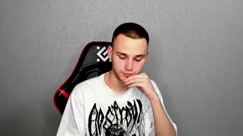 robert10211 online show from 12/03/25, 05:55