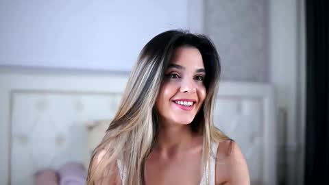 Roberta online show from 03/25/26, 01:39