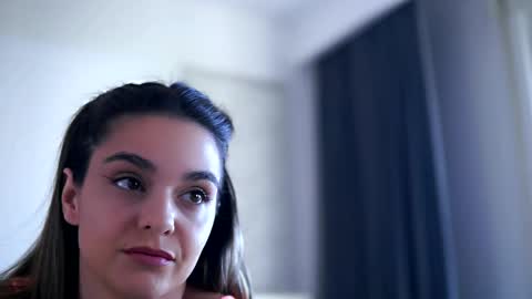 Roberta online show from 04/07/26, 02:17