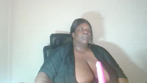 Snapshot of robertswhitney52 chatting on 11/22/25, 10:47 robertswhitney52 online show from 11/22/25, 10:47