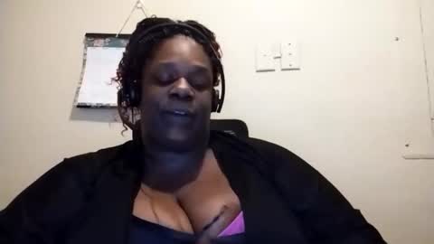 Snapshot of robertswhitney52 chatting on 12/13/25, 10:48 robertswhitney52 online show from 12/13/25, 10:48