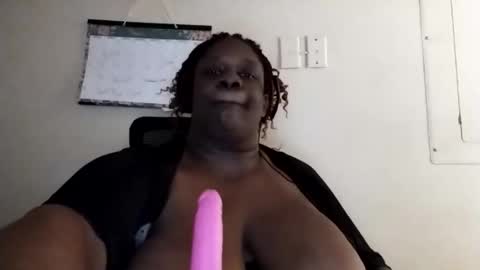 Snapshot of robertswhitney52 chatting on 12/20/25, 09:00 robertswhitney52 online show from 12/20/25, 09:00