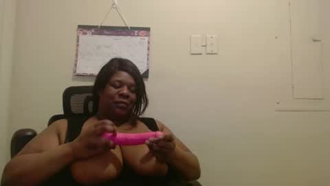 Snapshot of robertswhitney52 chatting on 01/14/26, 01:55 robertswhitney52 online show from 01/14/26, 01:55