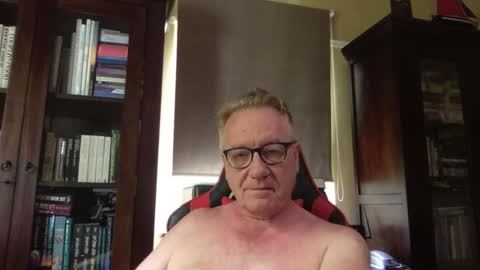 Snapshot of roberttherabbit chatting on 12/30/24, 08:21 RobertTheRabbit online show from 12/30/24, 08:21