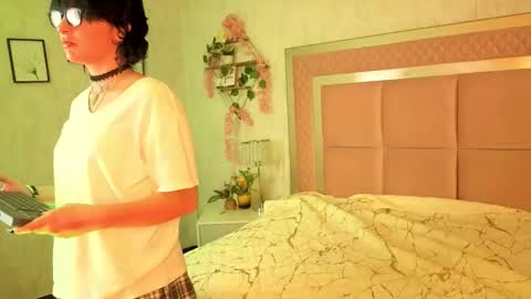 robin D online show from 10/16/25, 12:06