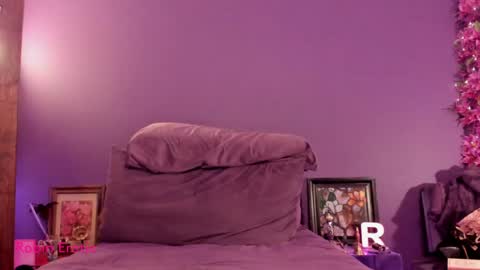Snapshot of robinerotic chatting on 06/22/26, 08:17 RobinErotic online show from 06/22/26, 08:17