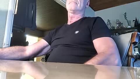 Snapshot of robke1966 chatting on 12/31/24, 08:04 robke1966 online show from 12/31/24, 08:04