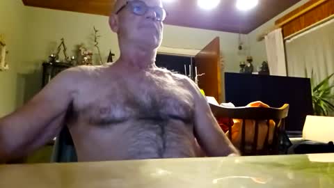 Snapshot of robke1966 chatting on 12/21/25, 07:04 robke1966 online show from 12/21/25, 07:04