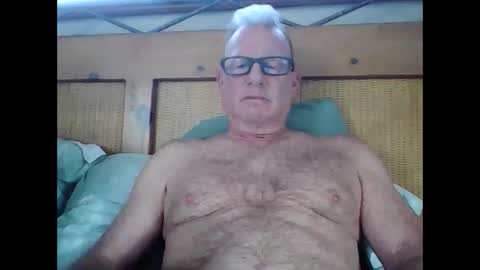 robo0000 online show from 10/06/25, 02:47