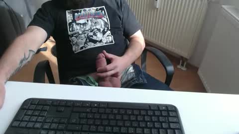 Snapshot of robzombi chatting on 05/13/26, 03:20 Rockbart online show from 05/13/26, 03:20