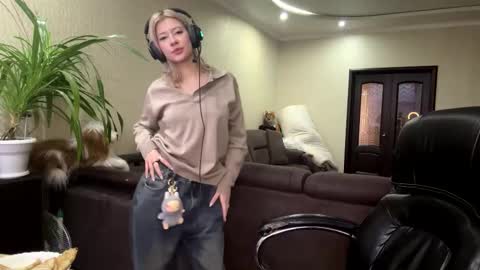 Snapshot of rochellehouis chatting on 02/02/26, 10:58 Anny online show from 02/02/26, 10:58