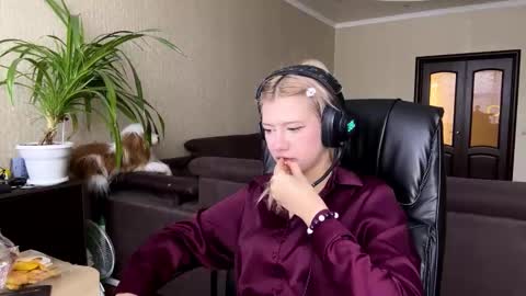 Snapshot of rochellehouis chatting on 02/04/26, 10:21 Anny online show from 02/04/26, 10:21