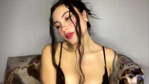 Snapshot of rockandlovexx chatting on 01/30/25, 01:33 Samantha Estephania online show from 01/30/25, 01:33