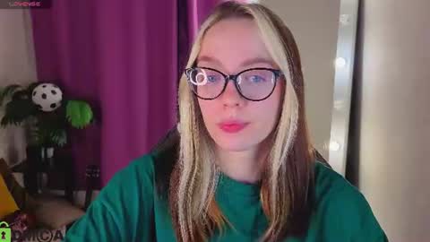 Snapshot of rockett_bunny chatting on 06/28/26, 01:00 Rockett online show from 06/28/26, 01:00