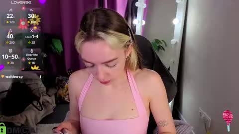 Snapshot of rockett_bunny chatting on 07/16/26, 01:33 Rockett online show from 07/16/26, 01:33