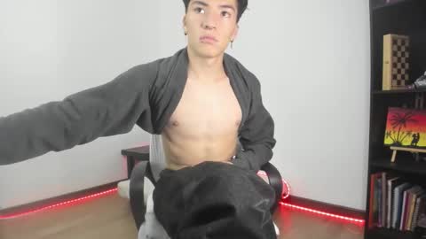 Snapshot of rofflust chatting on 02/16/26, 03:02 Roff Lust online show from 02/16/26, 03:02