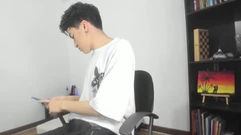 Snapshot of rofflust chatting on 02/17/26, 05:04 Roff Lust online show from 02/17/26, 05:04