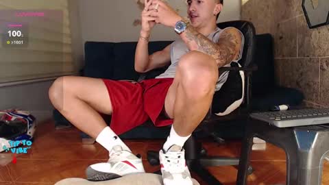 Snapshot of rogert_xx chatting on 12/11/24, 05:53 Rogert online show from 12/11/24, 05:53