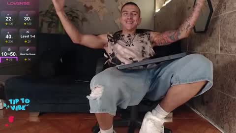 Snapshot of rogert_xx chatting on 02/08/25, 01:22 Rogert online show from 02/08/25, 01:22