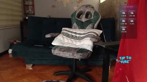 Snapshot of rogert_xx chatting on 10/10/25, 01:48 Rogert online show from 10/10/25, 01:48