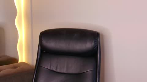 Snapshot of rohanalan_ chatting on 12/23/24, 04:44 Sof online show from 12/23/24, 04:44