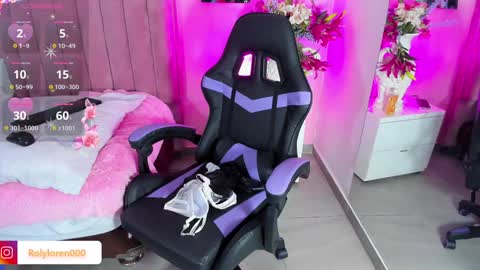 Snapshot of rolyloren chatting on 12/05/24, 03:17 Marcela online show from 12/05/24, 03:17