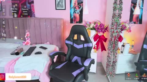 Snapshot of rolyloren chatting on 12/08/24, 07:43 Marcela online show from 12/08/24, 07:43