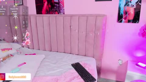 Snapshot of rolyloren chatting on 12/18/24, 02:21 Marcela online show from 12/18/24, 02:21