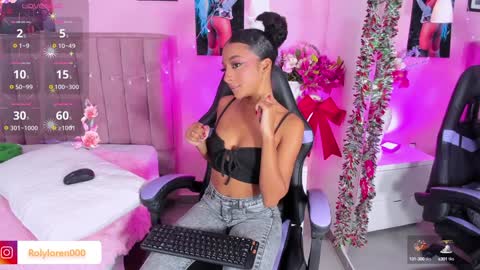 Snapshot of rolyloren chatting on 12/19/24, 02:46 Marcela online show from 12/19/24, 02:46