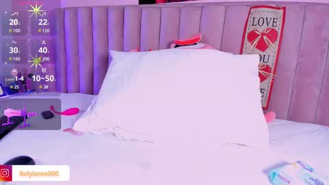 Snapshot of rolyloren chatting on 02/20/25, 03:45 Marcela online show from 02/20/25, 03:45