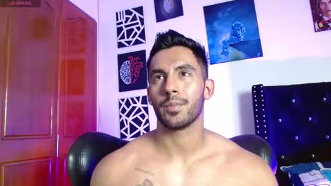 Snapshot of romanpearce_ chatting on 03/03/26, 08:26 Roman online show from 03/03/26, 08:26