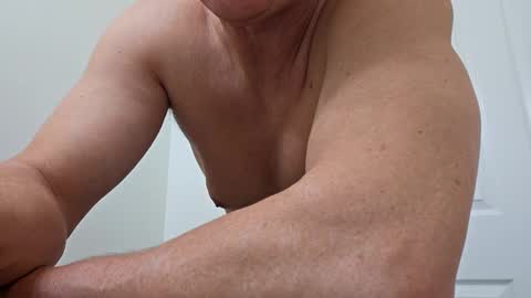 Snapshot of romanteeks chatting on 12/14/24, 01:39 romanteeks online show from 12/14/24, 01:39