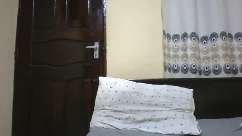 Snapshot of romantic2u4 chatting on 03/10/25, 11:32 Emma online show from 03/10/25, 11:32