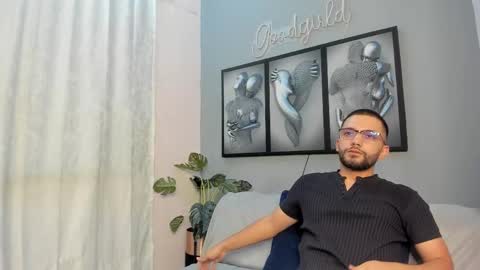 Snapshot of romeo__bossi chatting on 03/03/26, 11:05 Romeo Bossi online show from 03/03/26, 11:05