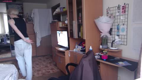 Snapshot of ron_vilss chatting on 09/21/25, 11:34 Ron online show from 09/21/25, 11:34