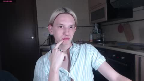 Snapshot of ron_vilss chatting on 09/22/25, 12:40 Ron online show from 09/22/25, 12:40