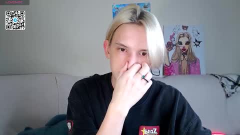 Snapshot of ron_vilss chatting on 09/30/25, 10:20 Ron online show from 09/30/25, 10:20